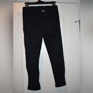Under armor black Capri leggings with sheer side around calf